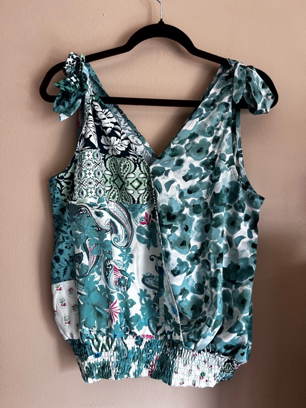Aemi & Co Boho Floral Green Tie-Shoulder Surplice Tank Top Size L